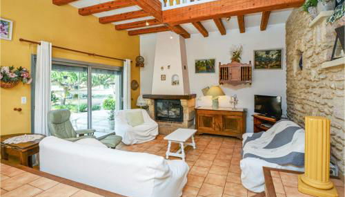 Stunning Home In Pujaut With Kitchen - Photo 2