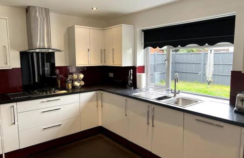 Large 5 Bedroom House Sleeps 10 Ideal for Contractors - Foto 46