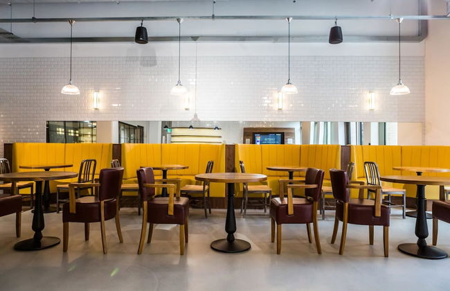 For Students Only Chapter White City in London - Photo 2