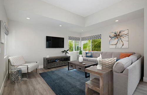 Chic Upstairs Condo Steps from Strands Beach - Foto 9