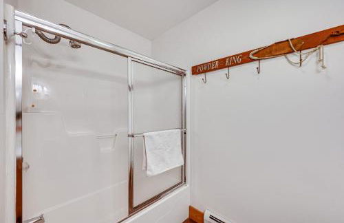 Ski-In Resort Family Condo with Deck at Jay Peak! - Foto 13