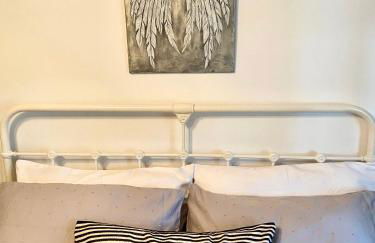 Holly Tree Cottage - 3 bedrooms and large garden with optional glamping double outside - Foto 16