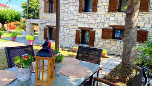 Cosy lake house, μια ανάσα πριν τη λίμνη - Foto 1, Garden, Garden view