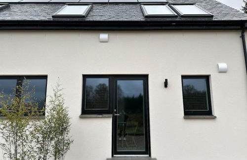 Eco-Friendly Highland Suite with Mountain Views - Photo 36