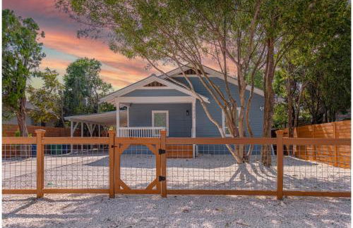 Unwind in Style 4BR2BA Quick Access to Downtown - Foto 3