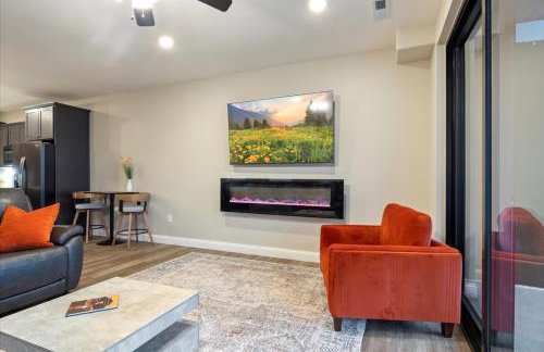 Family-Fun Lakeside Luxury at Topsider in Osage w/ 2 Pools, Prime Views Pack N' Play & Games - Foto 6