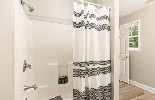 15 Minutes to Asheville! Spacious 7BR Luxury Home | Pool | Hot Tub | Game Room - Foto 50