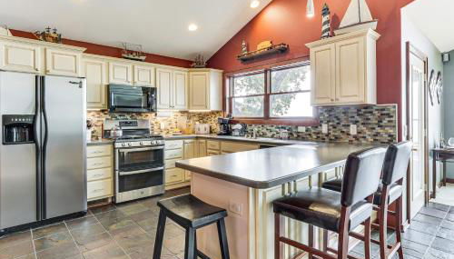 Spacious Edgerton Home with Private Beach and Views! - Foto 4