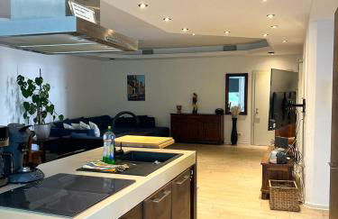 Große & voll ausgestattete Apartments, Studios, Doppelzimmer, Workspace, Parkplatz, Netflix, Prime & schnelles Wifi in ruhiger Lage mit Garten - Foto 38