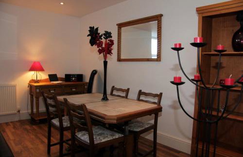 Scardroy Homes Inverness - Central 2 Bedroom with Parking WiFi Smart TVs Sleeps up to 6 - Foto 45