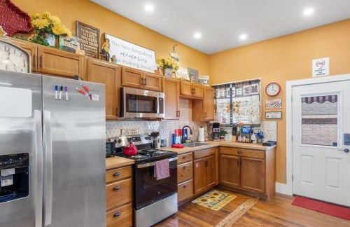 Stockyards-3/4 mile away!-Sleeps 8-Americana House - Foto 20