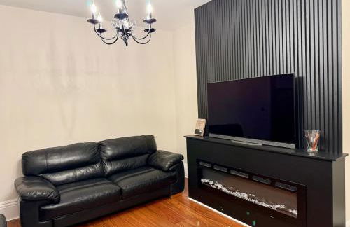 Large Luxury 4 bedroom home with parking - Foto 13