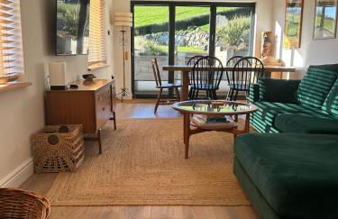 Fresh Modern Home, Stunning Views, Great Location - Foto 31