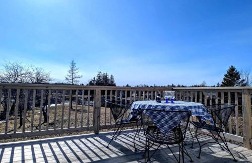 Picturesque Waterfront Cottage with Waterfall Views, Fireplace & Deck, Near Acadia National Park in Gouldsboro, Maine - Foto 18