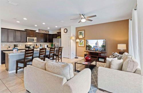 Townhome with Private Pool, BBQ & FREE Waterpark - Photo 12