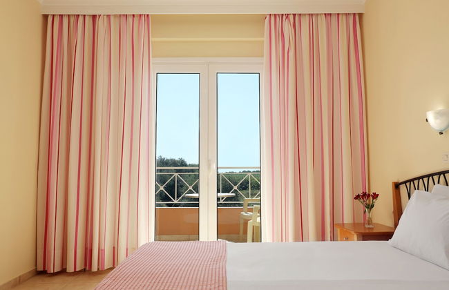 Kavos Plaza Hotel - Foto 2