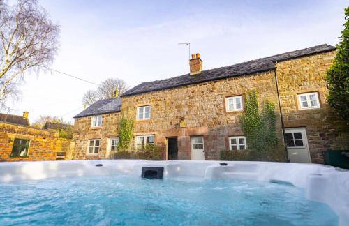 School House, cosy cottage for 12 with hot tub in the Peak District - Photo 5