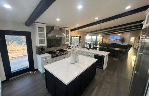 Winery Getaway with Spa and Amazing Hilltop View - Foto 5