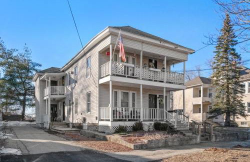 Cozy & Warm 2nd Flr Mid Term Rental - Photo 16