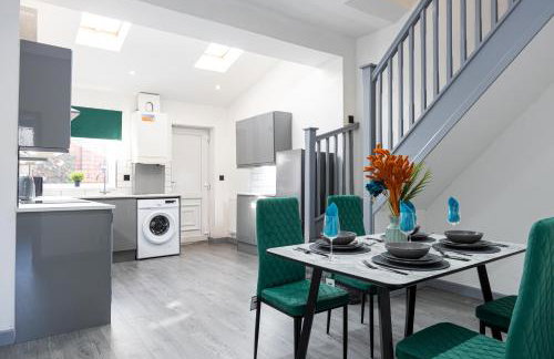 Bolton 2BR Cinema House, Free Parking, Fast WiFi, Comfortable Stay - Foto 10