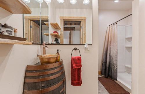 Historic Yellowstone Saloon - Foto 22