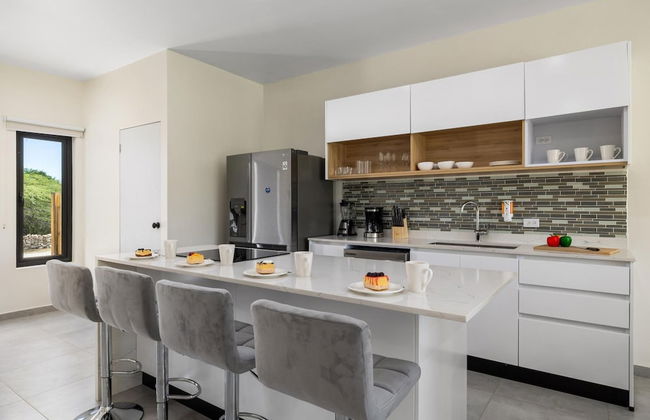 Brand NEW 3BR w Private Pool Walk to Palm Beach - Photo 26