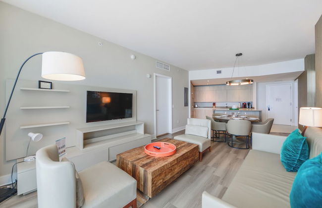 Fantastic 2BR Condo at Hollywood - Photo 17