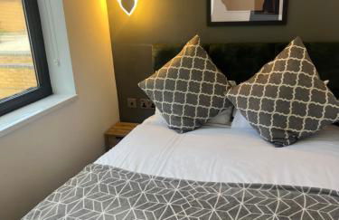 Spacious & Stylish Self Contained Studio Apartments - Foto 9