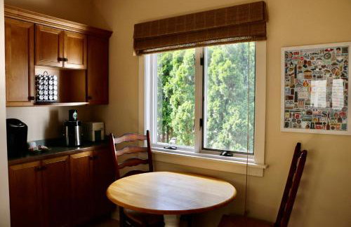 Historic Home with Outdoor Hot Tub Near Downtown in Public Transportation Hub - Photo 15