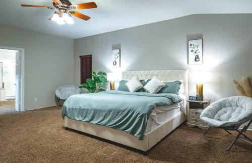 5BR 3BA Family friendly entire home w pool, spa, games, tvs, and more - Photo 9