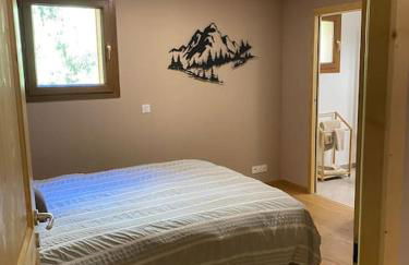 Gorgeous 2 bedroom, 2 full bath, ski in apartment! Winner of 2025 and 2024 Traveller Award! - Photo 10