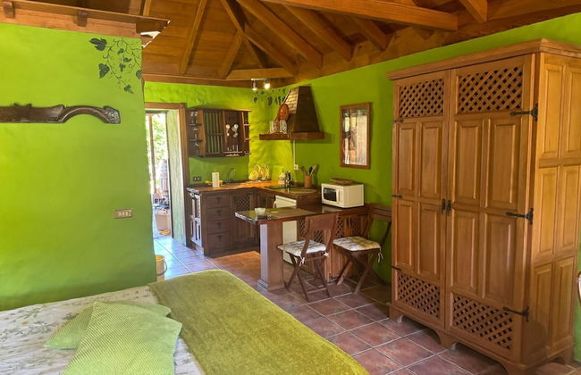 Oasis Hill Botanical Garden - Foto 27