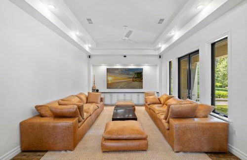 Private Gated 6BR Luxury Estate, Gym, Lake View - Foto 23