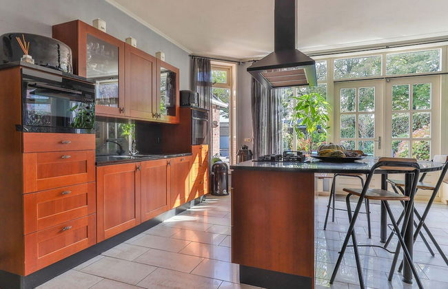 Characteristic House With Wellness in Augustinusga - Foto 10