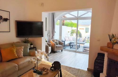 The Lemon Tree by the Sea - Photo 8