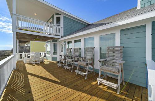 Oceanfront home with pool, large decks, fire pit and private walkover to the beach - Foto 36