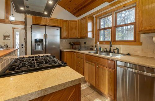 3BR Home w Hot Tub & Sunset Views Near SIUC - Foto 15