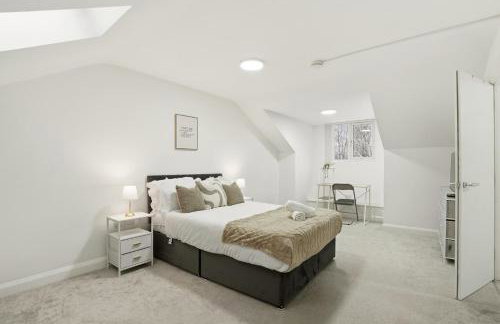 Spacious Ensuite Home near M6 with Driveway Parking - Foto 8