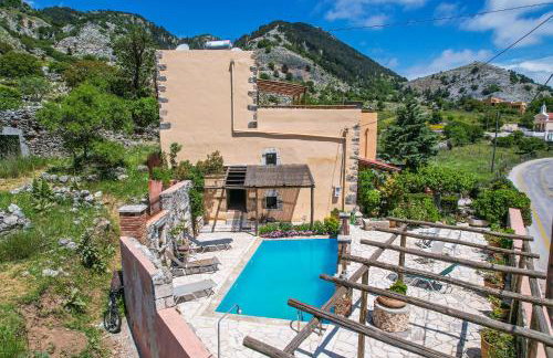 Traditional Villa with pool in Sfakia - Photo 1