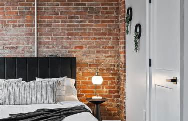 The Modern Boho Brick Loft - Foto 24