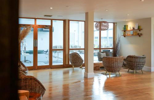 NEW Squirrels Leap Lake Views with Spa Access - Foto 26