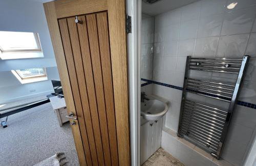 North Quay - Pet friendly Luxury Townhouse overlooking Bembridge Harbour - Photo 46