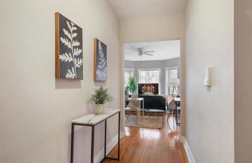 Perfect 3BR Apt in Chicago with WiFi & Laundry - Touhy 3N - Foto 17