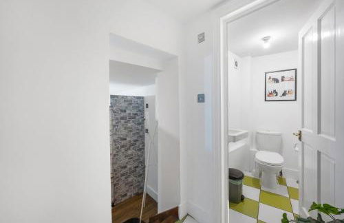 Well Connected 2 Bedroom Flat with Ensuite Bathrooms in London SE5 - Foto 8