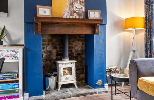 Charming 2-BR Cottage in Stonehouse with Courtyard Garden and Log Fire - Foto 1