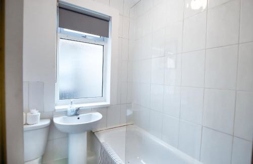 Perfect Booking 4 Bed Home in Leytonstone - Foto 17