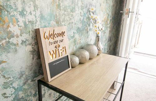 3 bed Modern Home, Vibrant & Stylish, Sleep upto 7 - Foto 3