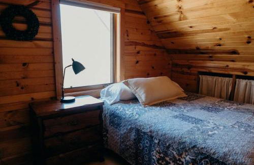 Beautiful Alaskan Log Cabin on Wooded Lot - Foto 17