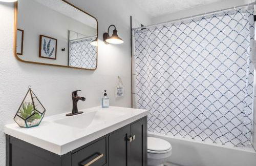 Luxury Home & Mins to Beach and Walk to Downtown - Foto 29