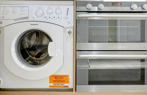 LARGE 4 Bedroom Semi-Detached House Sleeps 7 By Klarok Short Lets & Serviced Accommodation - Foto 36